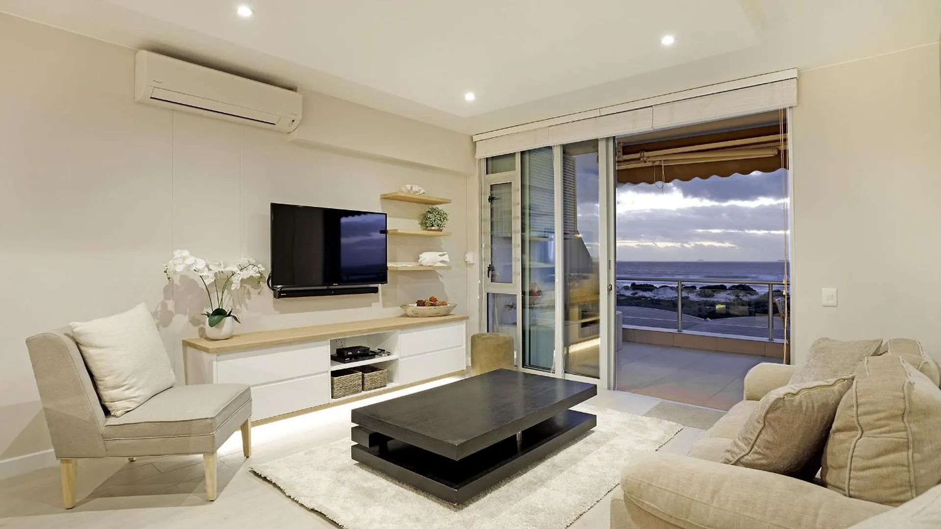 Apartment Dolphin Beach H106 By Hostagents Bloubergstrand