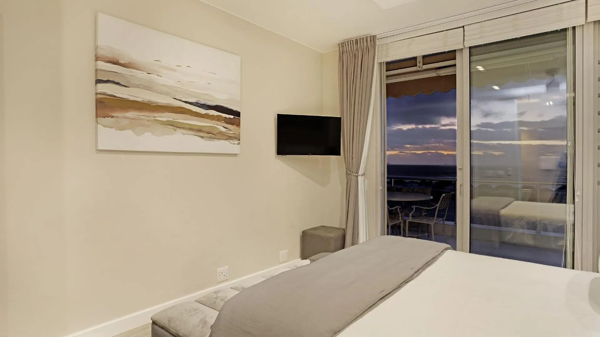 Dolphin Beach H106 By Hostagents Bloubergstrand