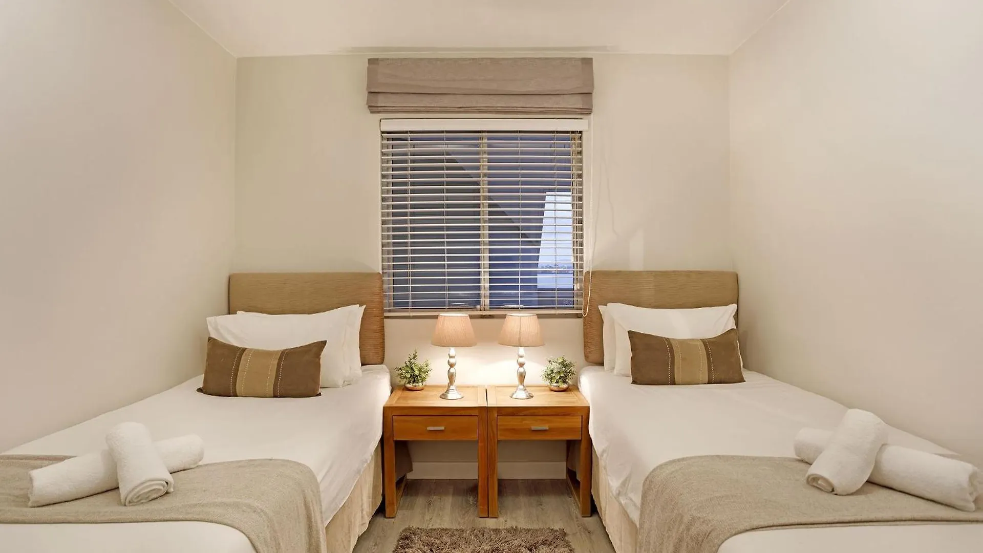 Apartment Dolphin Beach H106 By Hostagents Bloubergstrand