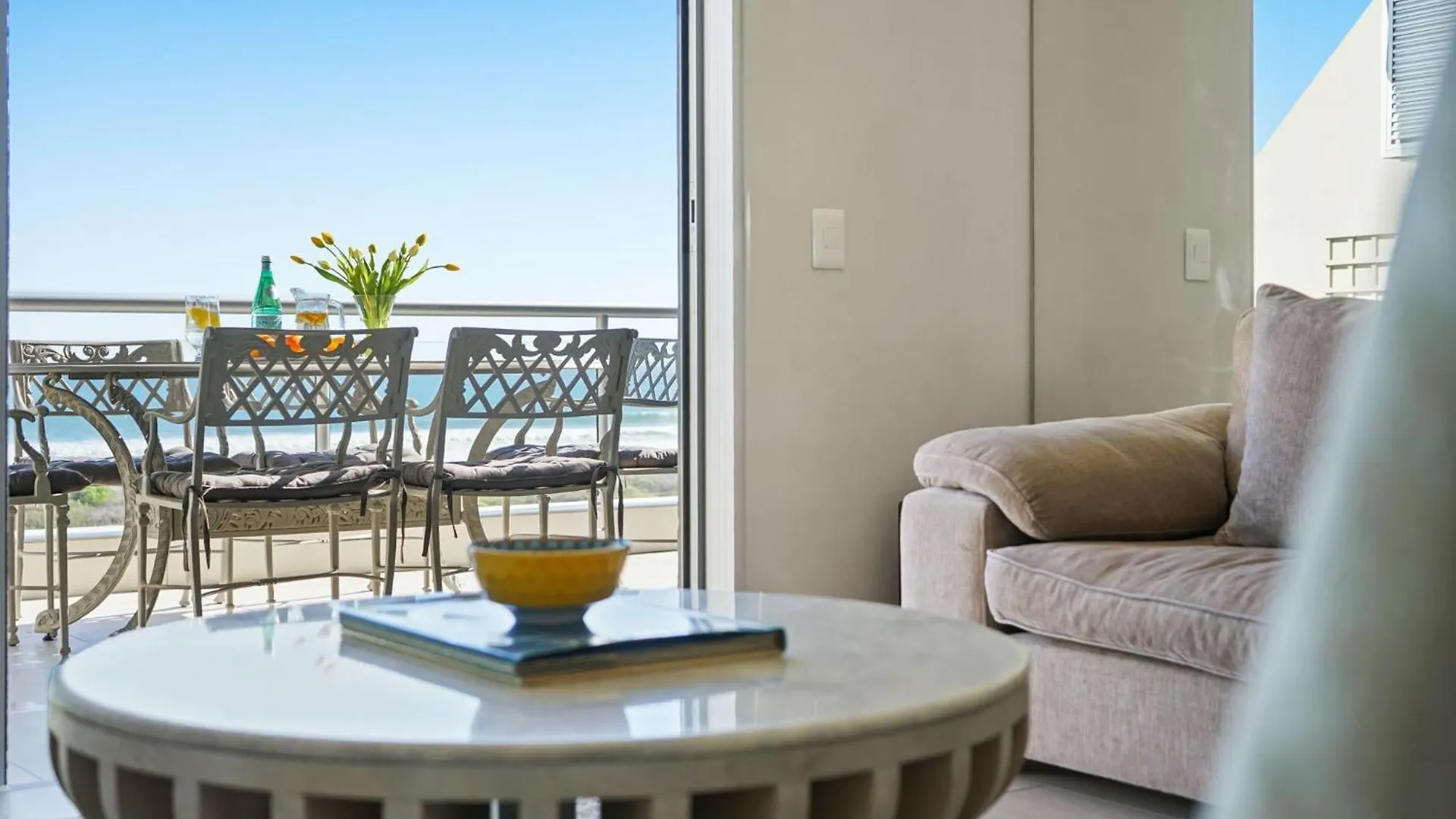 Dolphin Beach H106 By Hostagents Bloubergstrand