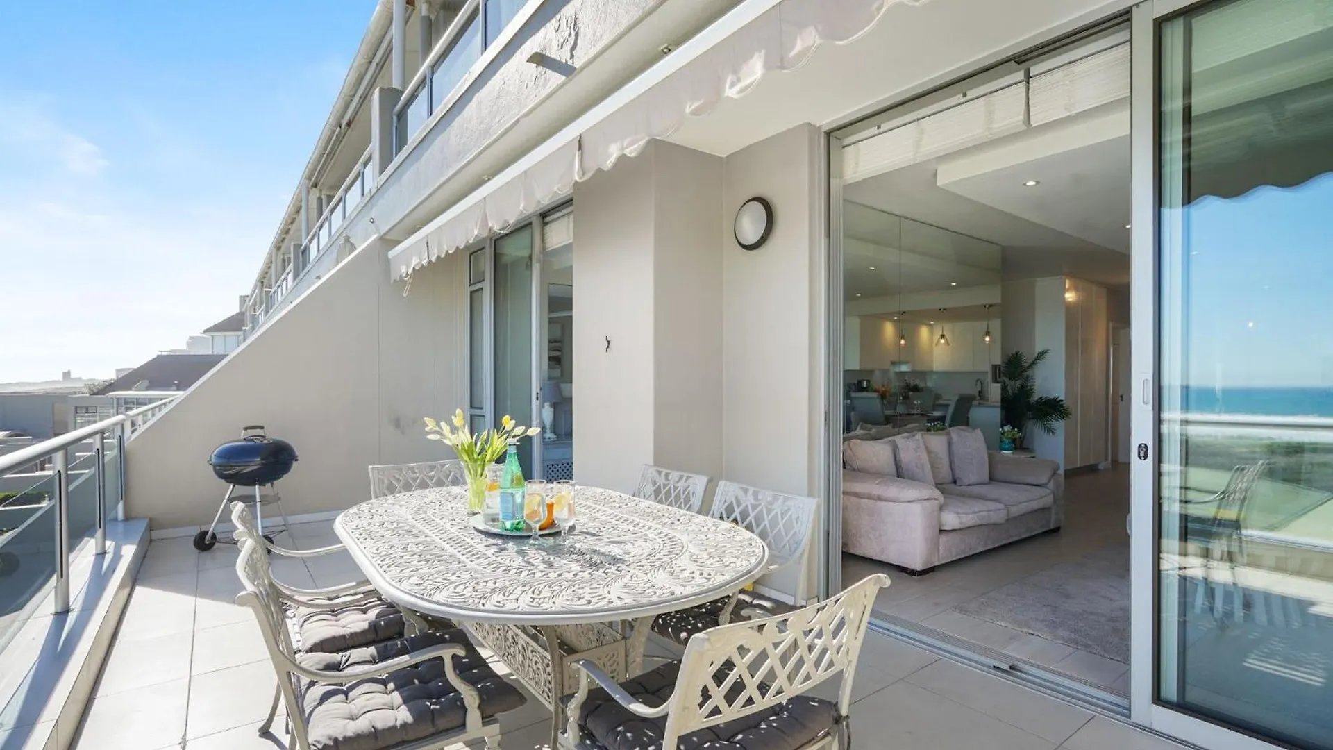Apartment Dolphin Beach H106 By Hostagents Bloubergstrand