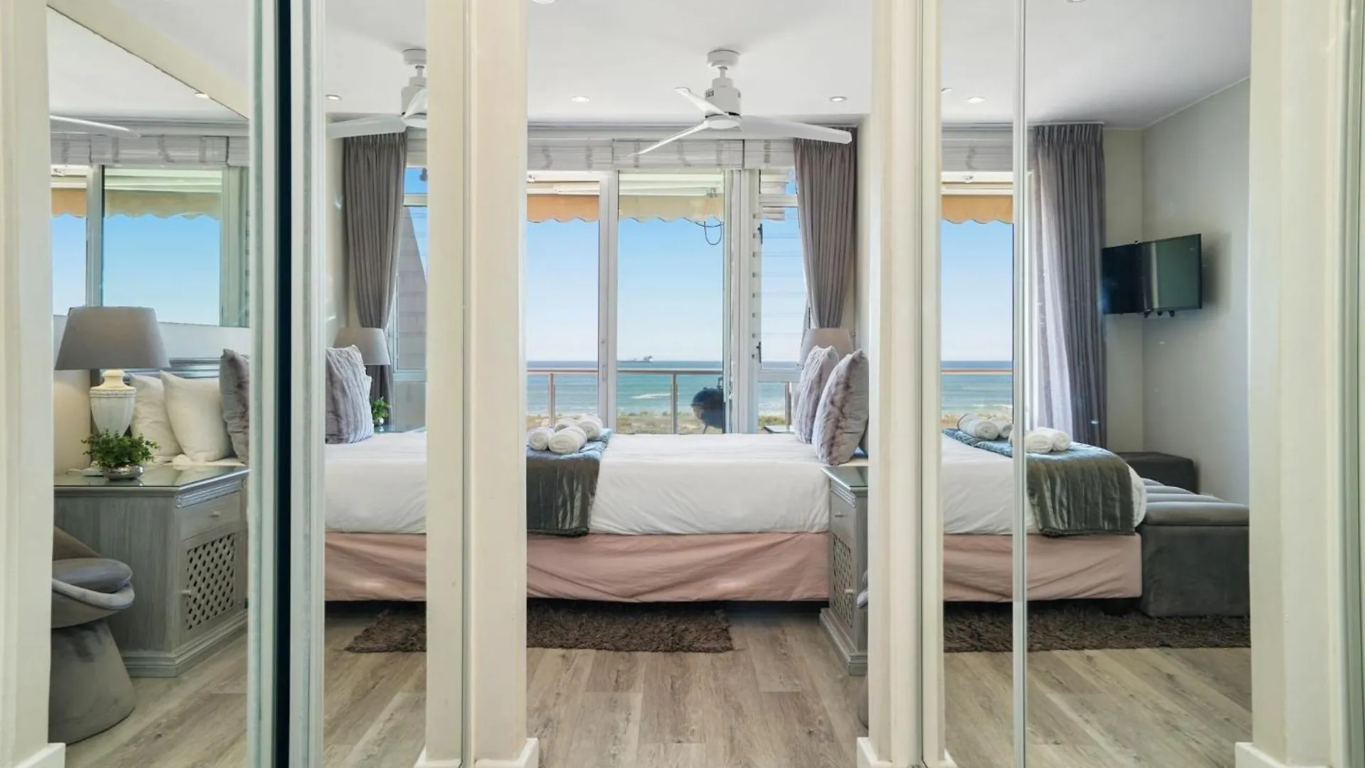 Dolphin Beach H106 By Hostagents Bloubergstrand