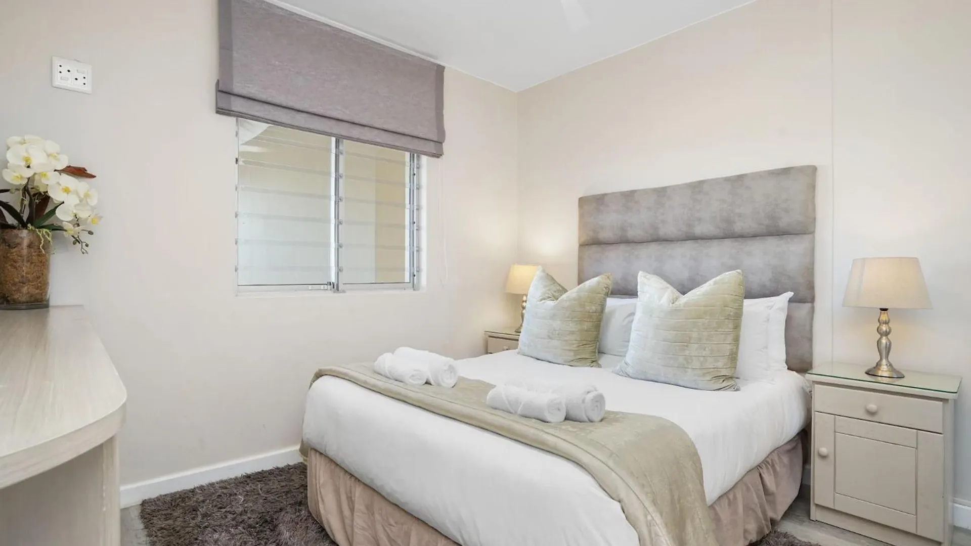 Dolphin Beach H106 By Hostagents Bloubergstrand South Africa