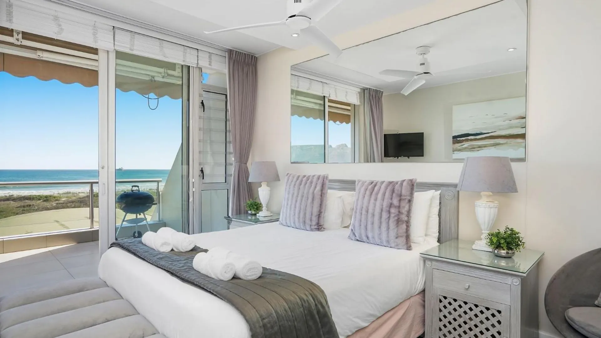 Apartment Dolphin Beach H106 By Hostagents Bloubergstrand