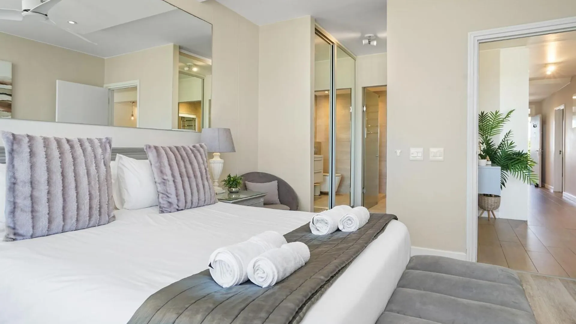 Apartment Dolphin Beach H106 By Hostagents Bloubergstrand