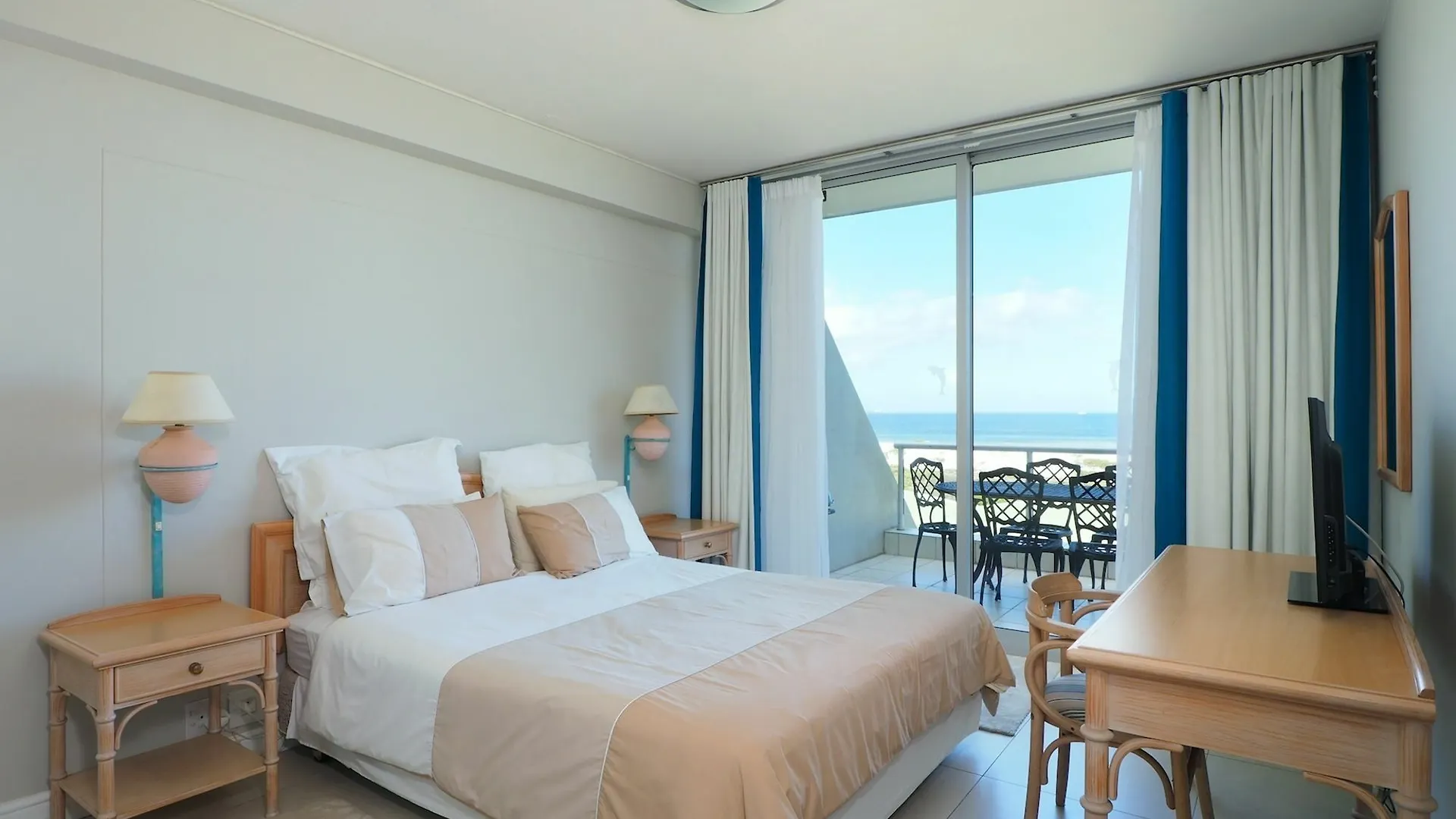 Dolphin Beach H106 By Hostagents Bloubergstrand South Africa